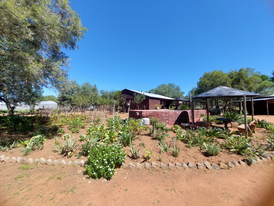 6 Bedroom Property for Sale in Zoutpansdrift North West